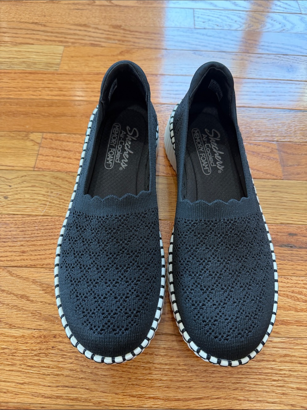 Skechers 9.5 Women's Black Knit Slip-On Loafers with White-Trim Sole